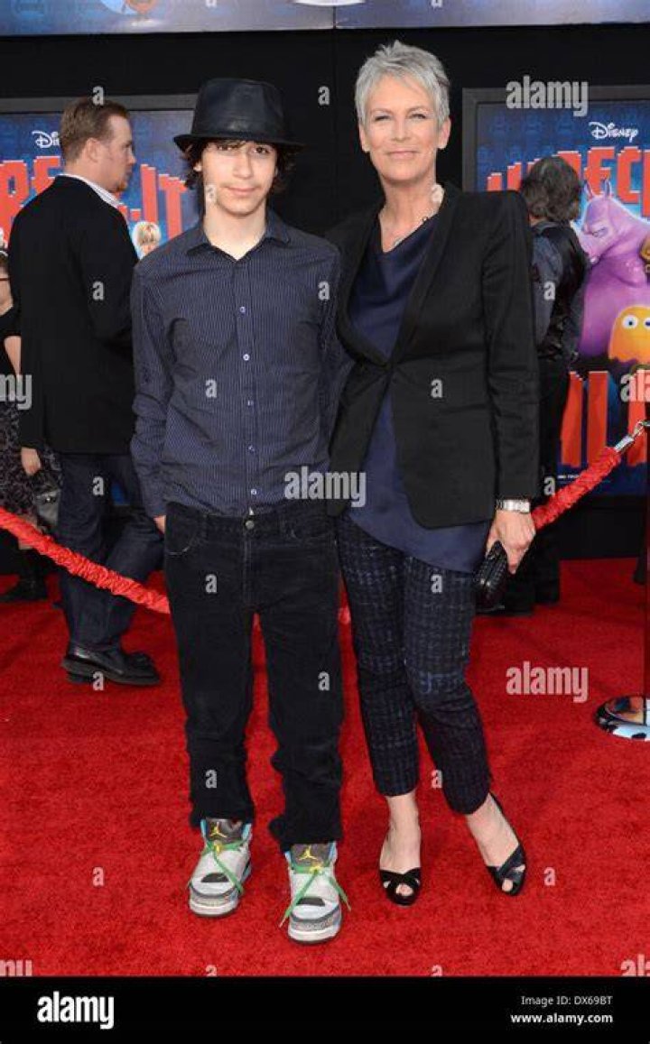 Thomas Guest, actress Jamie Lee Curtis and Annie Guest arrive to the Los Angeles Premiere "Avatar" at Grauman's Chinese Theatre on December 16, 2009 in Hollywood, California. | Source: Getty Images