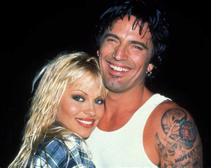 Tommy Lee and Pamela Anderson during an annual party on December 24, 2005 in Malibu, California. | Source: Getty Images